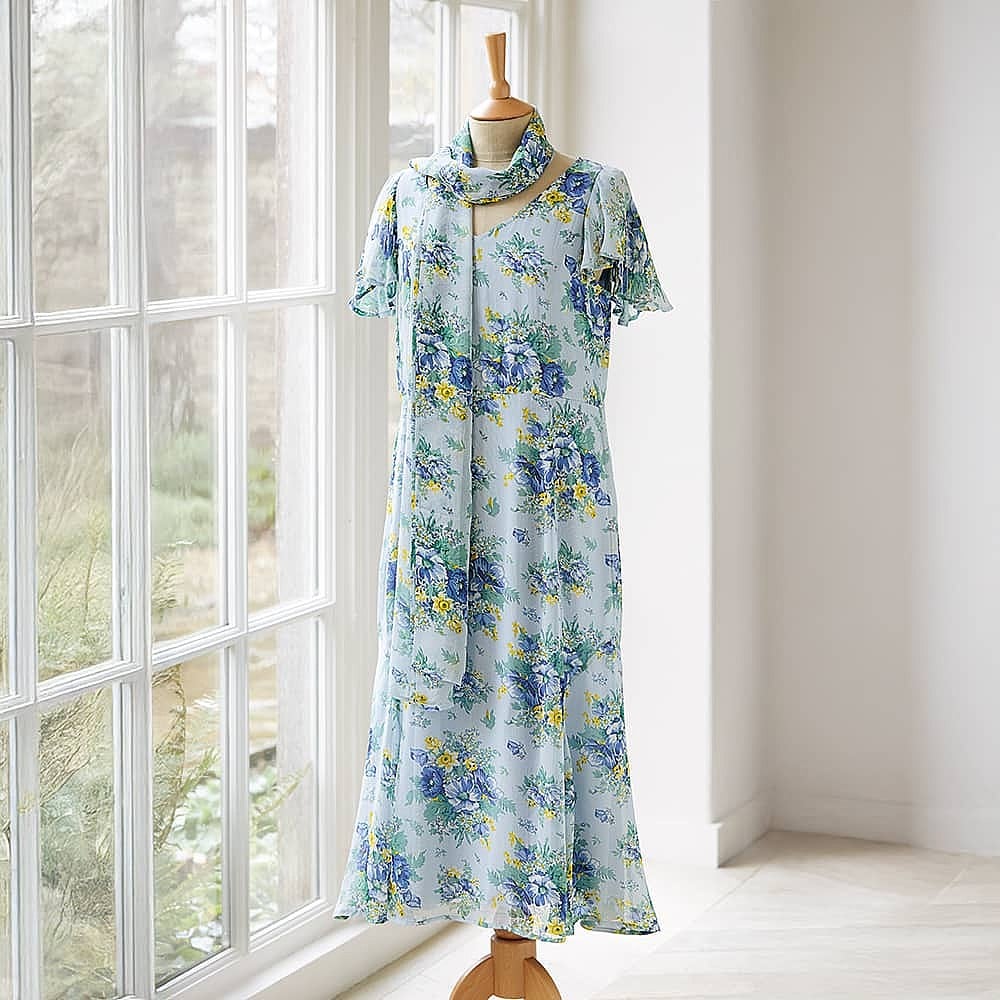 sachin and babi light blue dress Are you a Mother of the Bride or Mother of the Groom looking for a  beautiful gown that is NOT matronly? @terijondresses is one of my favorite  places to shop for beautiful gowns that are sure to WOW on